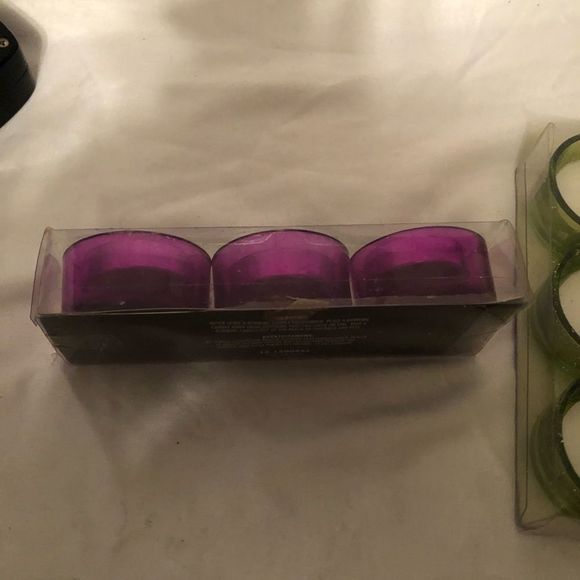 6 tea lights with holders 3 green 3 purple - Picture 3 of 3
